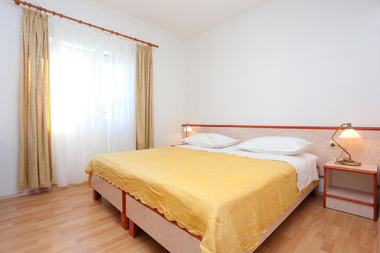 Apartment Igrane 311B Bagian luar foto