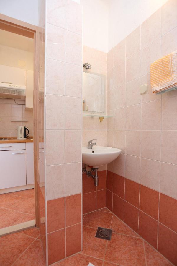 Apartment Igrane 311B Bagian luar foto